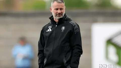 马竞客场对阵巴萨阵容揭晓：阿尔瓦雷斯领衔，科克与AZP缺阵