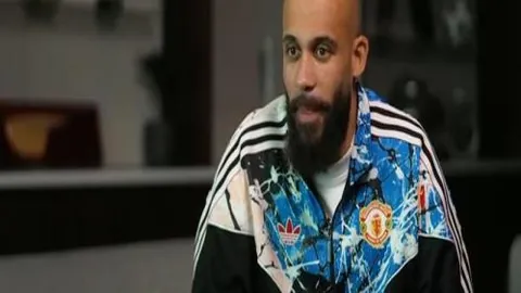 “19分10板逆风翻盘！广东CBA强力前锋逆袭，洛夫顿劲敌浮现？”